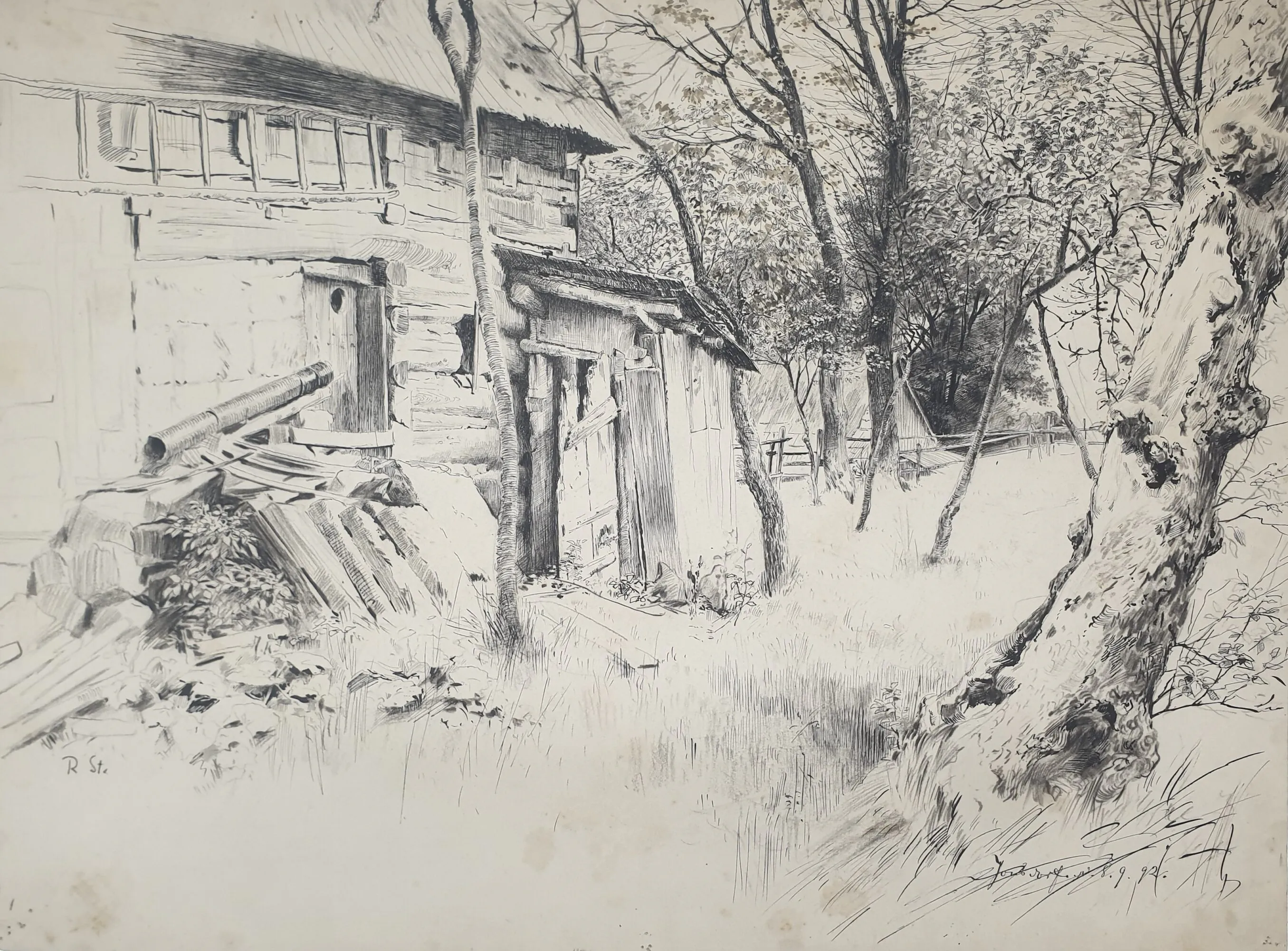 Schwarz-Weiß-Skizze eines alten Holzhauses mit Strohdach, umgeben von Bäumen und hohem Gras, im Hintergrund ist ein Zaun zu sehen und rechts ein großer Baumstamm.